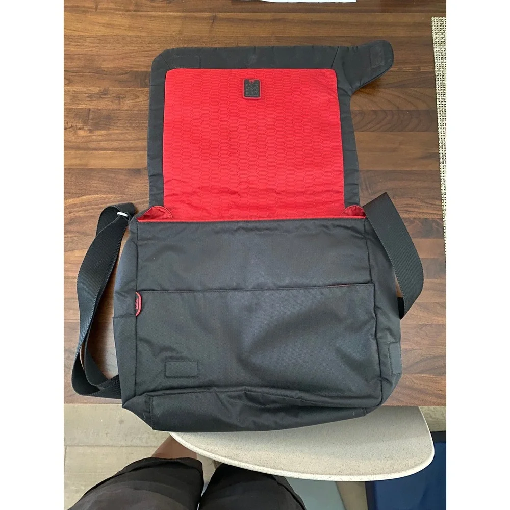 Tumi Tech Messenger Bag Black Red Lining Ballistic Nylon Laptop Crossbody 5114D